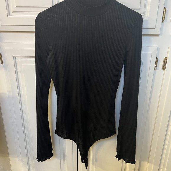 2 Small Kendall + Kylie long sleeve black and white off the shoulder bodysuit AS - Picture 5 of 9